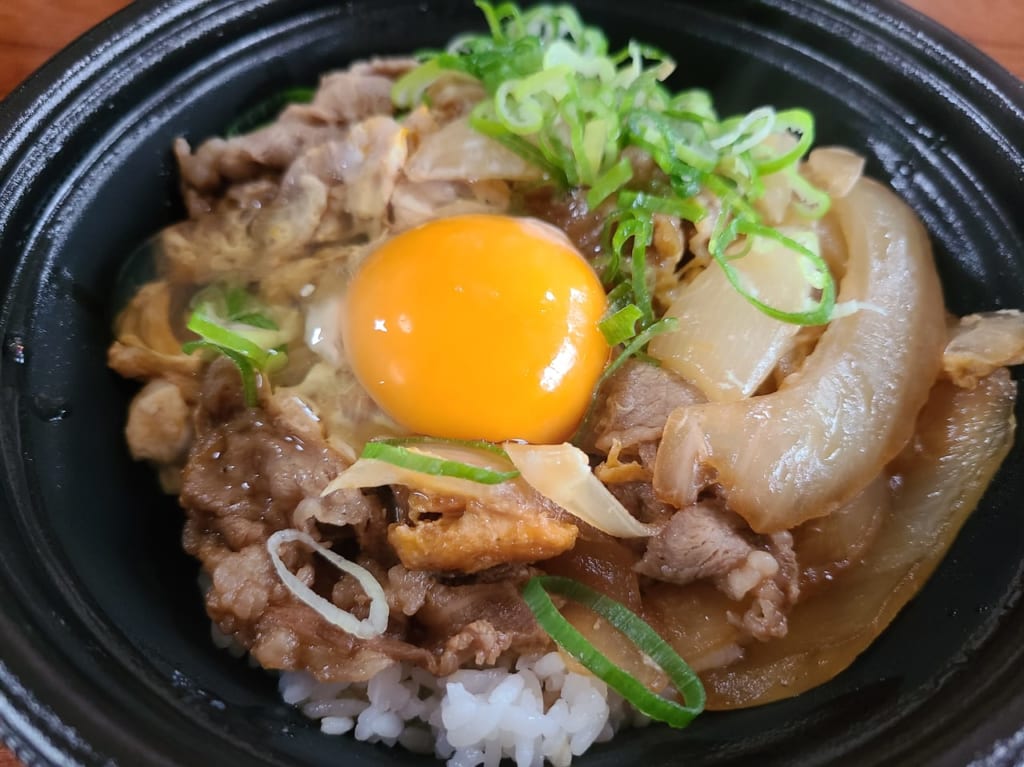 吉野家の月見牛とじ丼