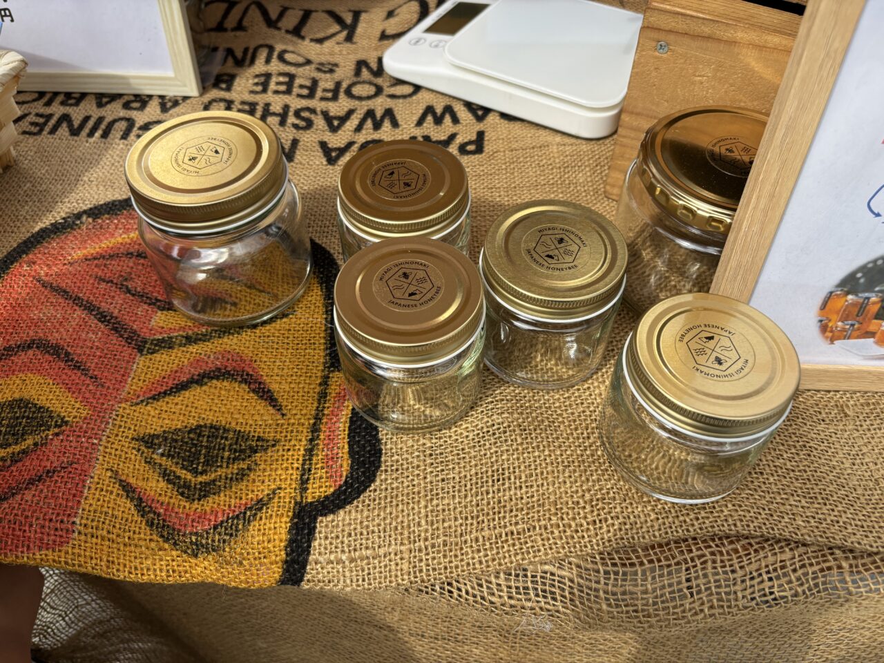 ニホンミツバチの会 ハチミツ瓶