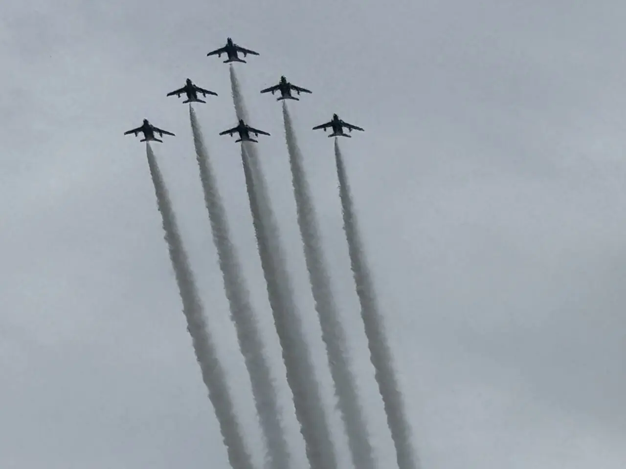 ブルーインパルス　展示飛行